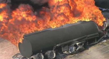 Nijer'deki petrol yüklü tankerin patlaması sonucu 6 kişi öldü