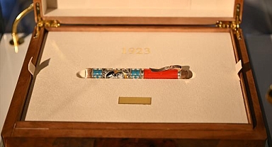 Scrikss, Cumhuriyet'in kuruluşundaki emeği kalemlerine yansıttı