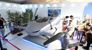 Türkiye'nin yerli uçan arabası AirCar, TEKNOFEST İzmir'de sergileniyor