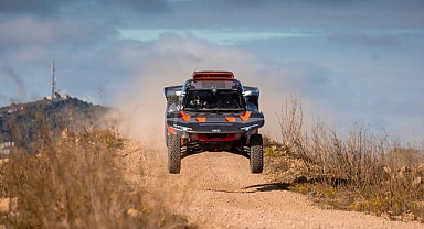 Audi RS Q e-tron Dakar'dan önceki son testini yaptı