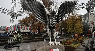 Beşiktaş Kulübü, İskele Meydanı'nda kartal heykeli açtı