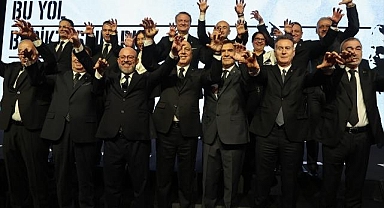 Beşiktaş Kulübünün başkan adaylarından Hasan Arat, yönetim kurulunu tanıttı