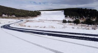Beyaz örtüyle kaplanan Kars'ın ilçeleri dron ile görüntülendi