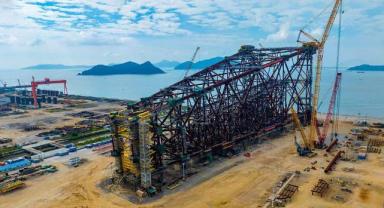 Çin, 428 metre ve 50 tonluk deniz kuyu platformu ile Asya rekoru kırdı