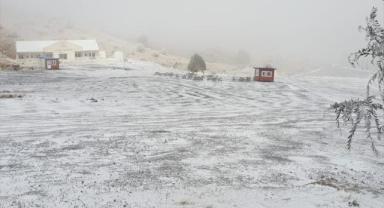 Denizli Kayak Merkezi'ne yılın ilk karı düştü