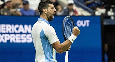 Djokovic, sezonu zirvede tamamlamayı garantiledi