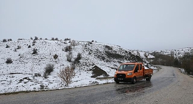 Eskişehir'in yüksek kesimlerinde kar yağışı aralıklarla etkili oluyor