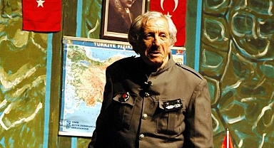  Gönül verdiği sahnede 60 yıl sevgiyle izlenen güldürü ustası: Nejat Uygur