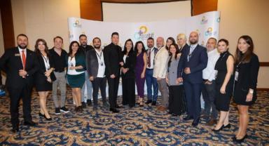 İŞ DÜNYASI İZMİR’DE POZİTİF GELİŞİM PLATFORMU İÇİN BİR ARAYA GELDİ!