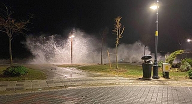 İstanbul'da fırtına hayatı olumsuz etkiledi
