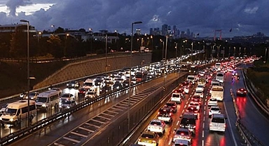 İstanbul'da trafik yoğunluğu akşam saatlerinde yüzde 90'a ulaştı