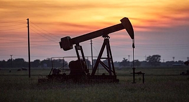 Küresel petrol arzı ekimde günlük 320 bin varil arttı