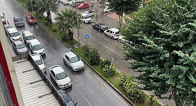 Mersin'de sağanak etkili oluyor