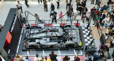 Peugeot’nun Le Mans yarışçısı LEGO parçalarıyla sadece 24 saatte yeniden üretildi