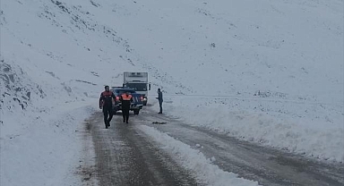 Trabzon ve Rize'de kar nedeniyle 14 yerleşim yerine ulaşım sağlanamıyor