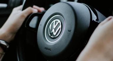 Volkswagen, Doğu Avrupa'daki batarya fabrikası konusunda karar veremiyor