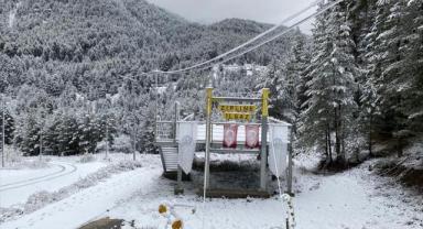 Yıldıztepe Kayak Merkezi'ne mevsimin ilk karı yağdı