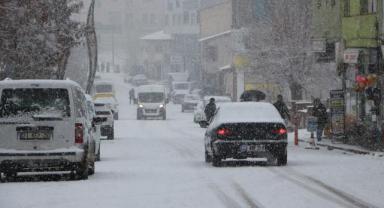 Bingöl'de kar yağışı etkili oldu