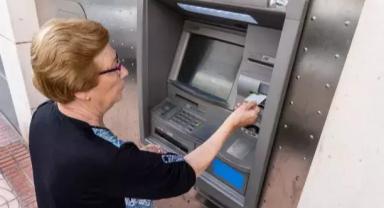 Çalışan emeklilere 5 bin lira ödeme