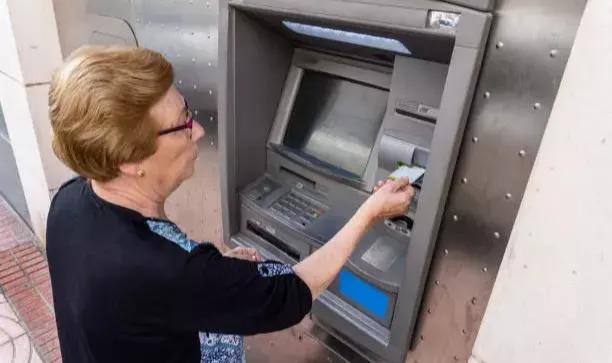 Çalışan emeklilere 5 bin lira ödeme