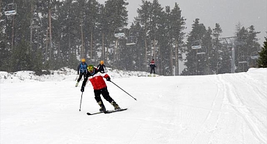Cıbıltepe Kayak Merkezi'nde dağ kayakçıları sezonu açtı