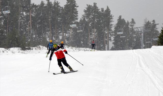 Cıbıltepe Kayak Merkezi'nde dağ kayakçıları sezonu açtı