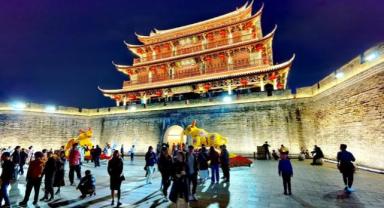 Çin’de yurt içi turizmin geliri, yüzde 114 artışla 520 milyar dolara çıktı 