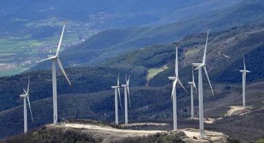 Çin’in 2 bin 200 metre yükseklikteki rüzgar santrali üretime başladı