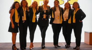 İŞ DÜNYASININ GÜÇLÜ KADINLARI İZMİR’DE BİR ARAYA GELDİ!