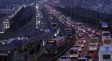 İstanbul'da haftanın ilk iş gününde trafik yüzde 81 olarak ölçüldü