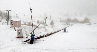 Kartalkaya'da kar yağışı aralıklarla devam ediyor