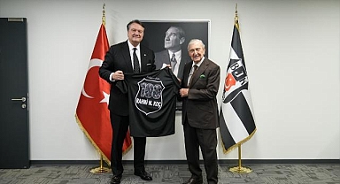 Koç Holding Onursal Başkanı Rahmi Koç, Beşiktaş Kulübü Başkanı Arat'ı ziyaret etti