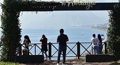 Turizmde rekor kıran Antalya'da sezon 12 aya yayıldı