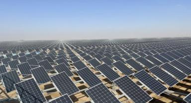 Xinjiang Uygur bölgesinin çöllerine 24 rüzgâr ve güneş santrali kuruldu