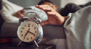 YA KENDi iŞiNi KURARSIN YA DA SAATiNi …