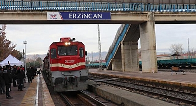 Yeni sezonda ilk seferine çıkan Turistik Doğu Ekspresi, Erzurum'a ulaştı
