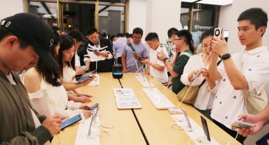 Akıllı telefon üreticileri, uydu konuşması yapabilen yeni modeller çıkarıyor