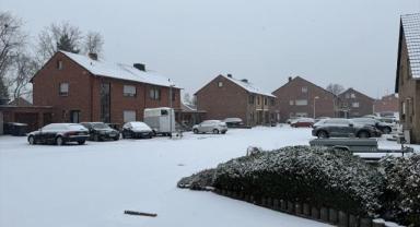 Almanya'da yoğun kar yağışı ve buzlanma nedeniyle bazı uçuşlar iptal edildi