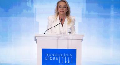 Bakan Göktaş, teknolojiyle ilgilenen kadınlara yapay zekayla hazırlanan metinden seslendi