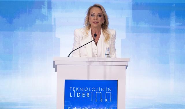 Bakan Göktaş, teknolojiyle ilgilenen kadınlara yapay zekayla hazırlanan metinden seslendi