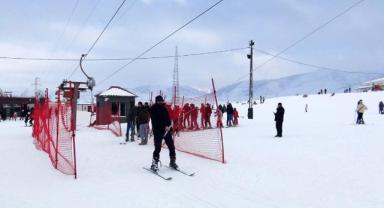 Bitlis'te kar, kayak merkezindeki yoğunluğu arttırdı