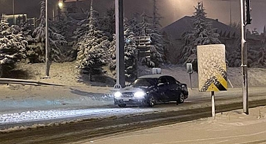 Bolu Dağı'nda kar yağışı devam ediyor