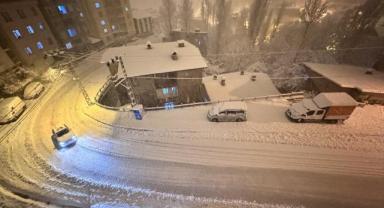 Hakkari'de kar yağışı ve sis etkili oluyor