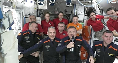 İlk Türk astronot Gezeravcı'nın yer aldığı ekip istasyonda karşılama törenine katıldı (2)