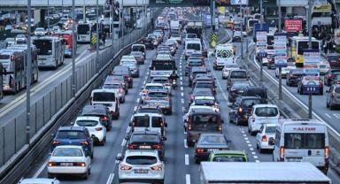 İstanbul'da haftanın ilk mesai gününde trafik yoğunluğu yaşandı