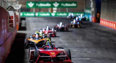 Nissan Formula E Takımı, Diriyah E-Prix'sinde podyumdaki yerini aldı
