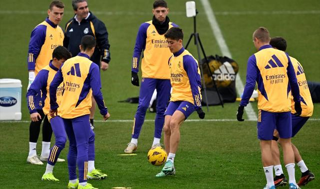 Arda Güler, Real Madrid'in yeni sezon kamp listesinde yer aldı!