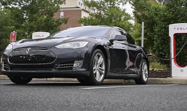 Tesla, Çin'de satılan 1,6 milyon elektrikli aracını geri çağırdı
