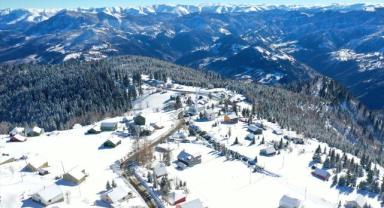 Trabzon'un yüksek kesimlerinde kar etkili oldu