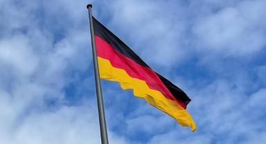 Almanya'da tüketici güveni hafif yükselirken tasarruf eğilimi 16 yılın en üst seviyesine çıktı